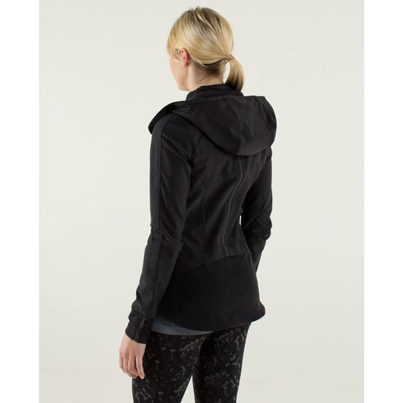 Lululemon Keep It Up Weather Resistant Softshell Jacket in Black size 4 - Picture 10 of 16